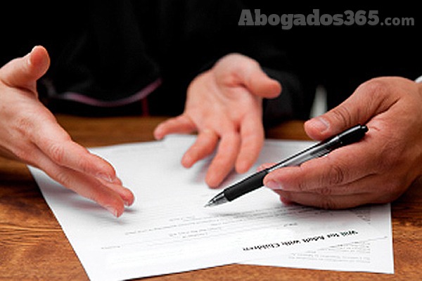 La nueva Ley Hipotecaria contempla importantes modificaciones a la hora de firmar el contrato con los bancos. Foto de Punt Legal.