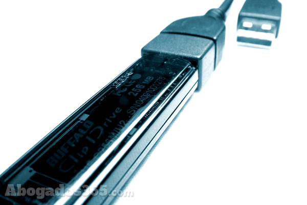Desgraciadamente cada vez hay más profesionales que pierden memorias USB y esto preocupa mucho a las empresas