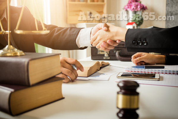 ¿Cómo debe ser la relación entre cliente y abogado?