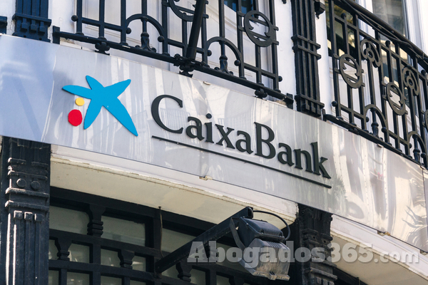CaixaBank condenada a devolver 800 euros a un cliente estafado a través de uno de sus cajeros