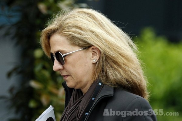 La Infanta Cristina está representada por el bufete Roca Junyent por su reciente imputación en el Caso Nòos.