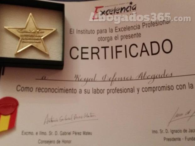 Certificado de reconocimiento a la labor profesional.