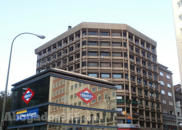 Plaza España edificio y metro 