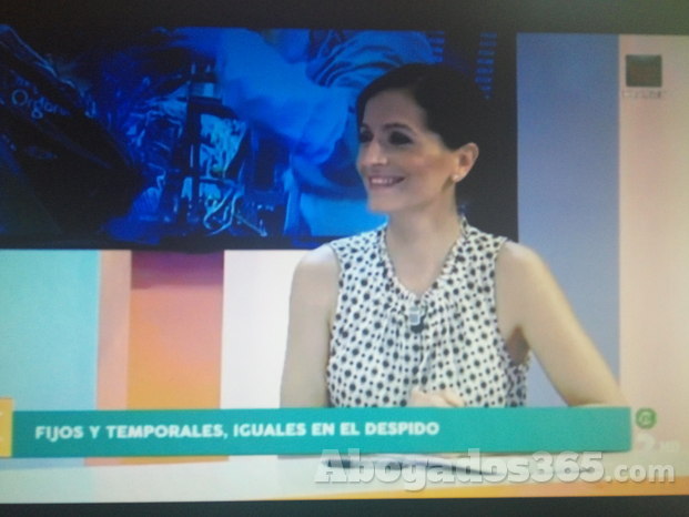 Maria Ortiz, colaborando con las últimas noticias en 7 TV Región de Murcia