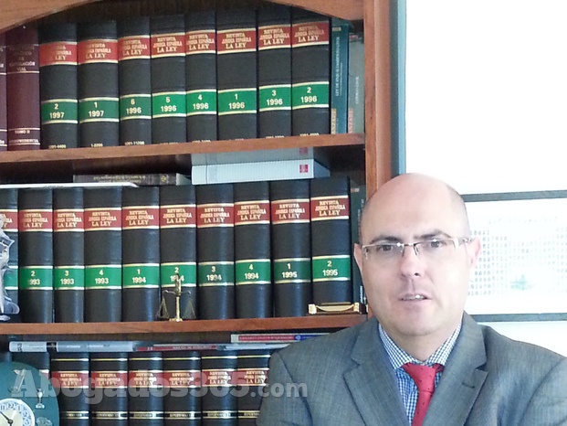 Víctor Román Abogados 