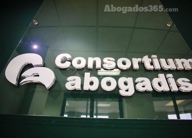 Anagrama del bufete jurídico Consortium Abogadis