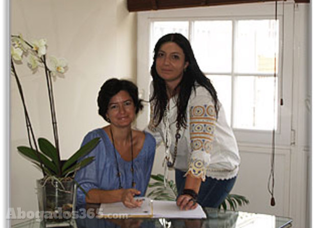 Mª Luisa Nevado Carbajo y Victoria Yañez